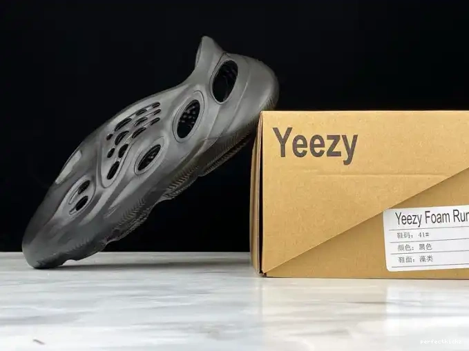 Yeezy Slide Foam Runner 0623